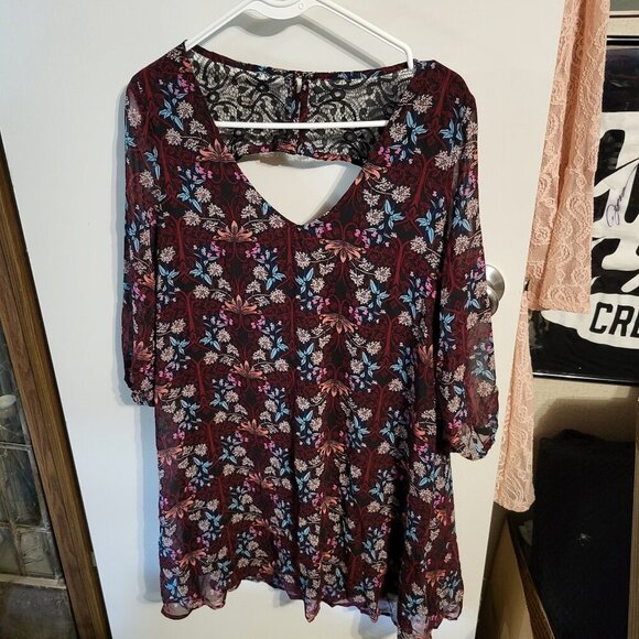 Tempted Dresses & Skirts - WOMANS TEMPTED FLORAL MINI DRESS CUT OUT BACK SZ M